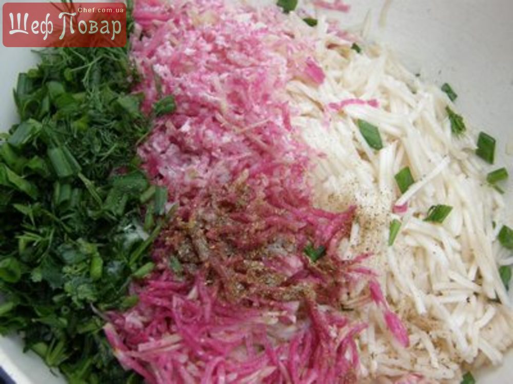 Вкусный, полезный и простой салат из редьки (2 рецепта)