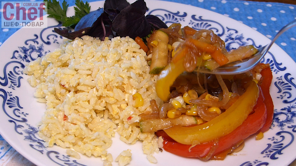 Рис с овощами на сковороде