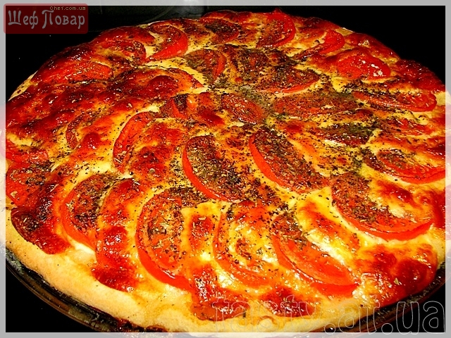 Пицца с моцареллой и помидорами