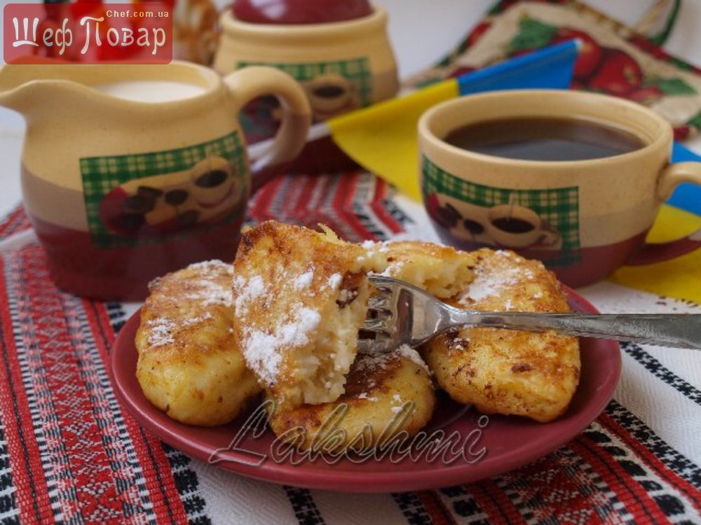 Манники с творогом и изюмом.