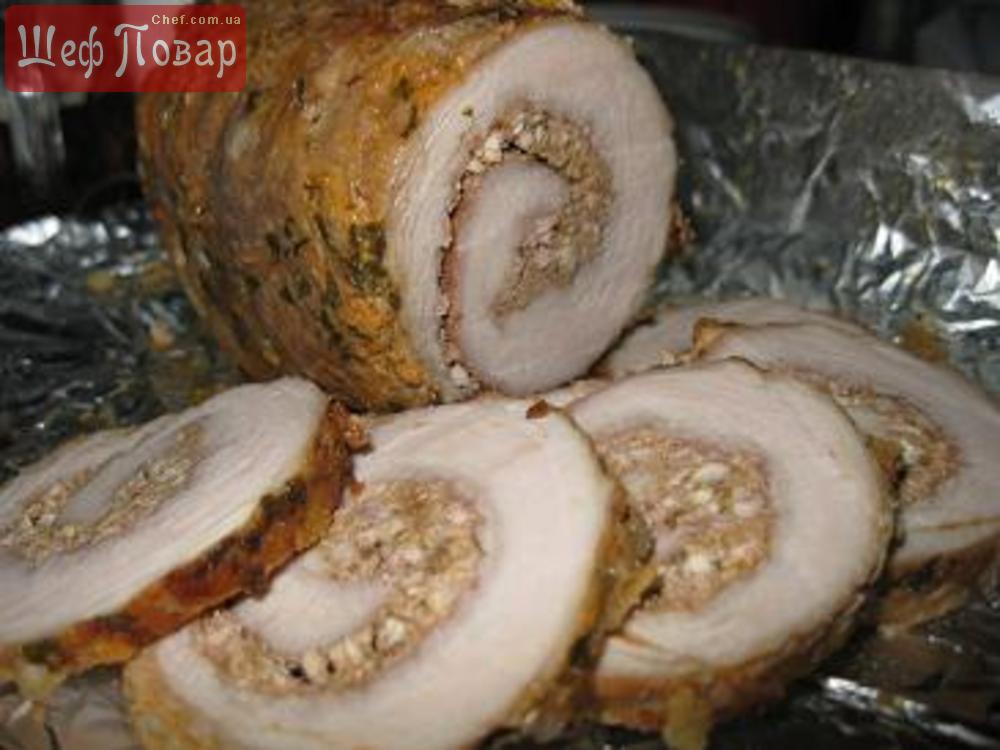 1. Мясной рулет из свинины с луком