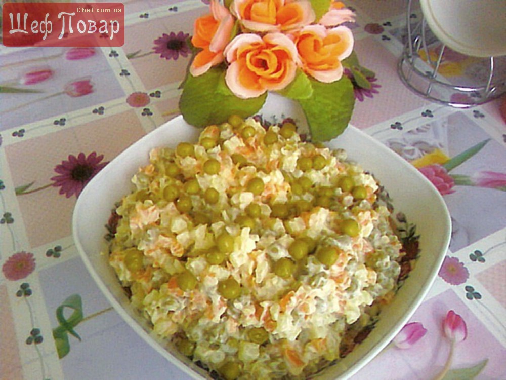 Салат овощной из картофеля, моркови и зеленого горошка