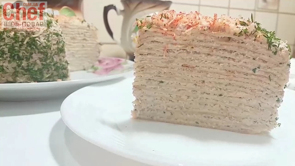 Блинный торт с грибами, сыром и помидорами
