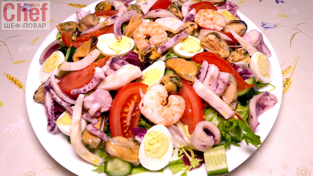 Салат с морским коктейлем - 10 рецептов приготовления с пошаговыми фото