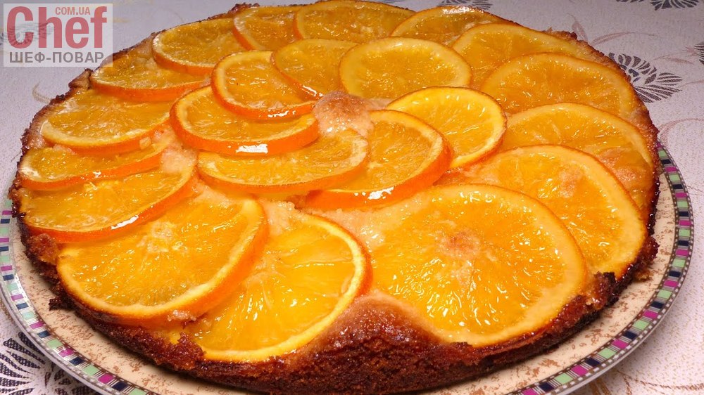 Тертый пирог со сливой и апельсином