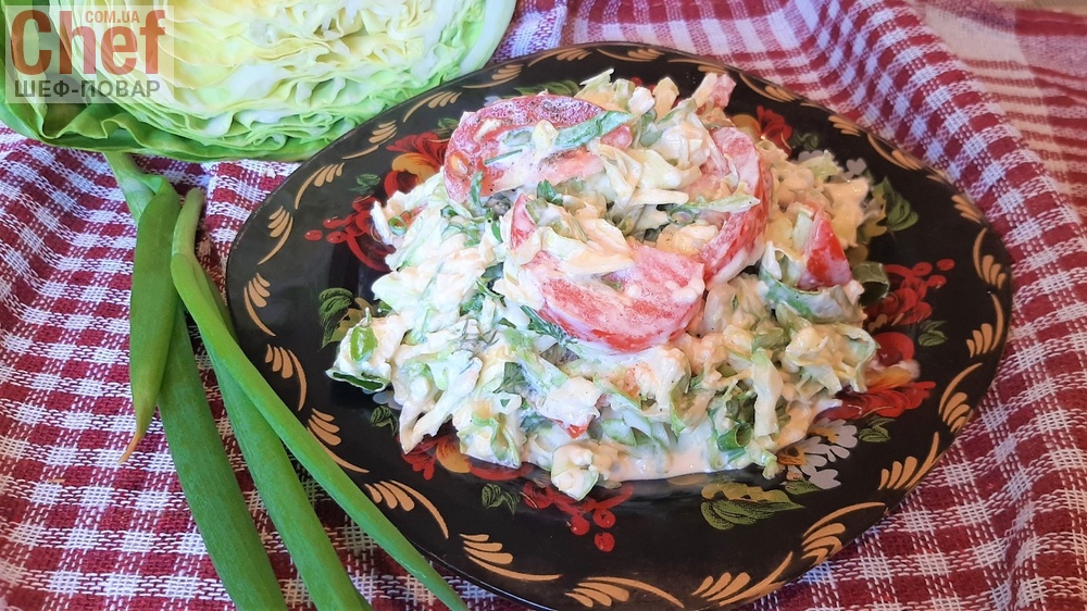 Салат из молодой капусты с помидорами и сыром