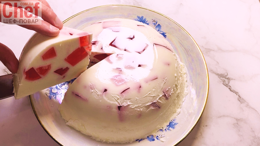 Бисквитный торт с йогуртовым желе и вишней